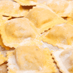 Herstellung von gefüllten Ravioli